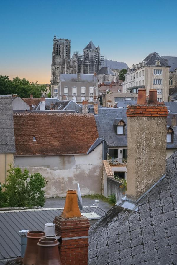 Vue Sur La Cathedrale - Au Coeur De Bourges Apartment Bagian luar foto